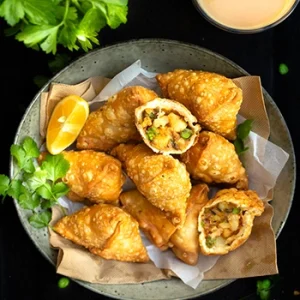 Veggie Samosa (1 pcs)